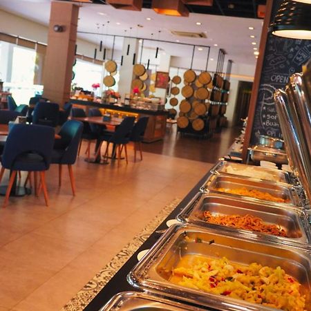 Opi Indah Hotel Palembang Eksteriør bilde