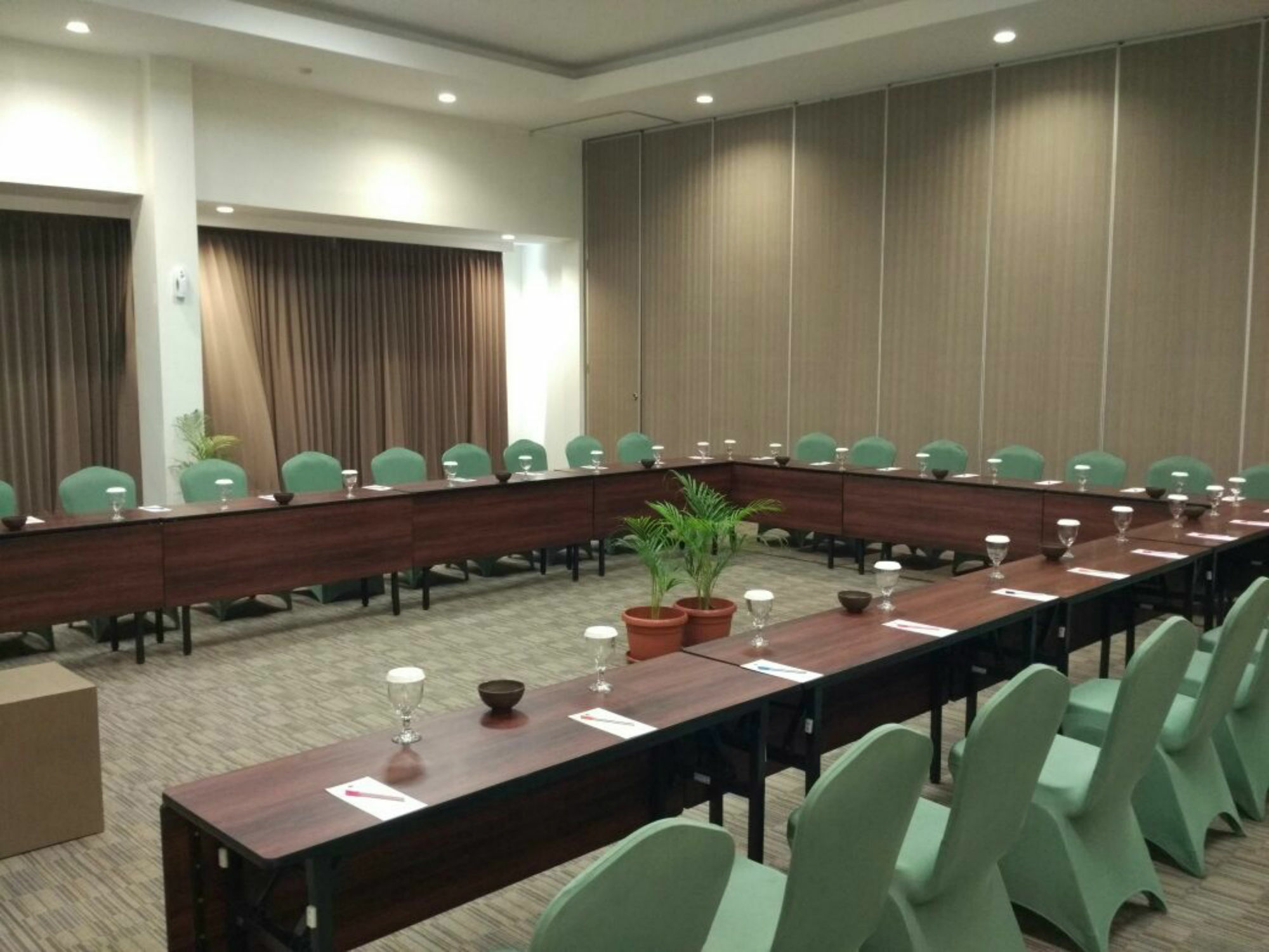 Opi Indah Hotel Palembang Eksteriør bilde